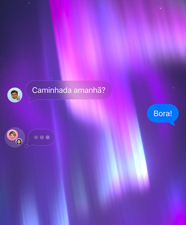 Bate-papo em grupo no Mensagens sobre um fundo abstrato rosa, roxo e azul