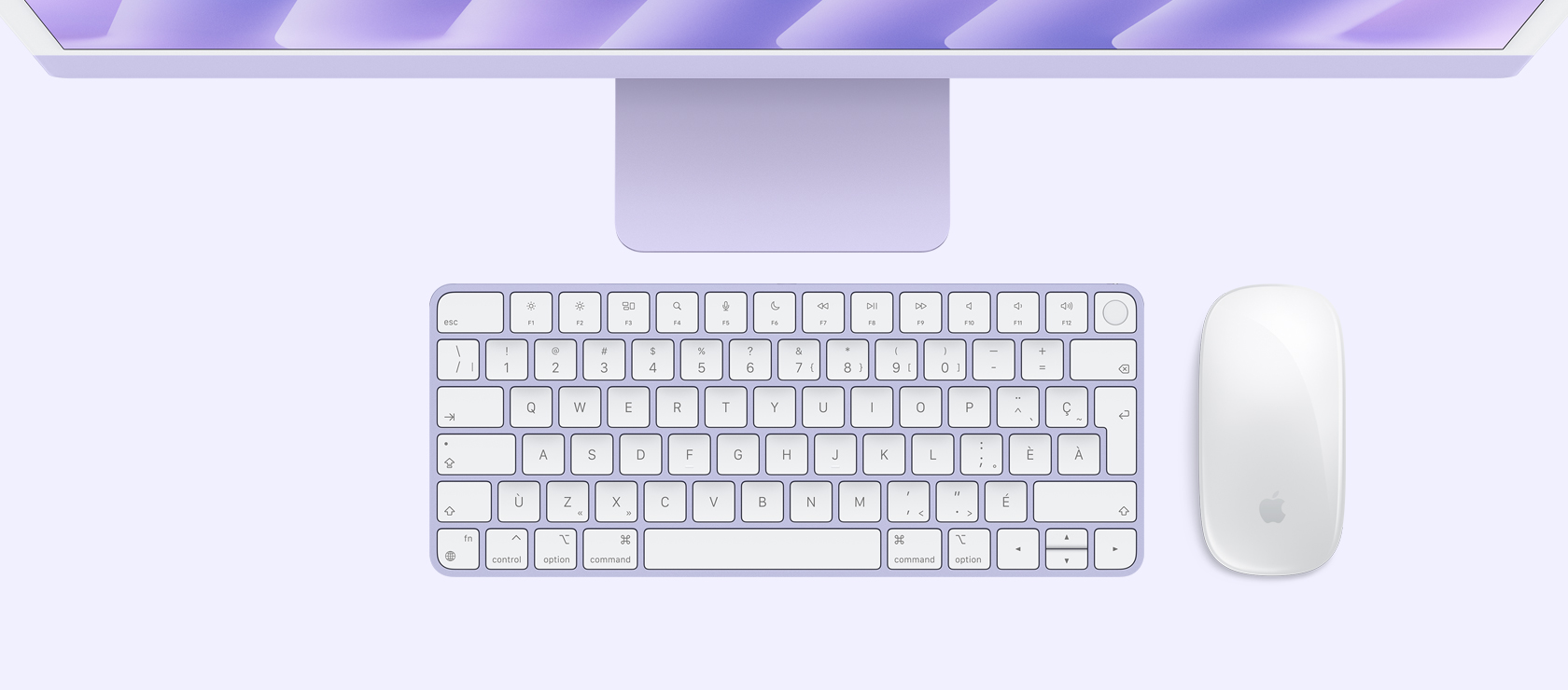 iMac violet vu de haut, avec souris et clavier assortis.