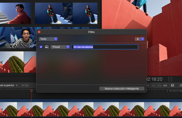 Demostración de cómo se puede usar Búsqueda Visual para encontrar todas las imágenes de un hombre o una mujer subiendo unas escaleras