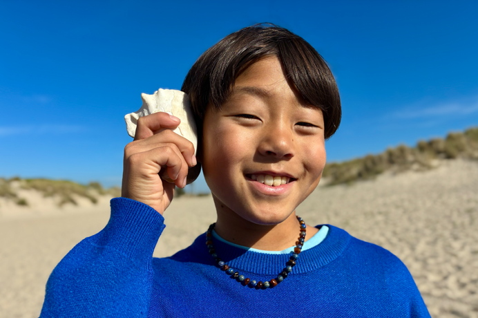 Fotka zhotovená 48 Mpx kamerou Fusion, ukážka možností portrétu ďalšej generácie. Zaostrené na tvár osoby.