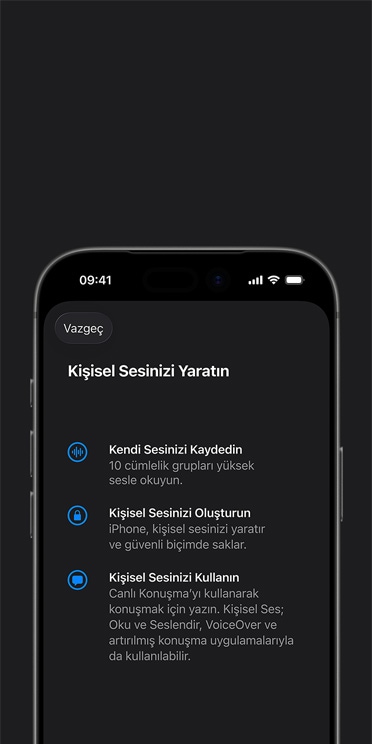 Kişisel Ses oluşturmaya ilişkin yönergelerle birlikte Kişisel Ses özelliğinin gösterildiği iPhone 17 Pro ekranı