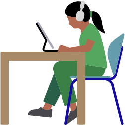 Eine Frau, die AirPods Max trägt und ein iPad benutzt, während sie an einem Schreibtisch sitzt