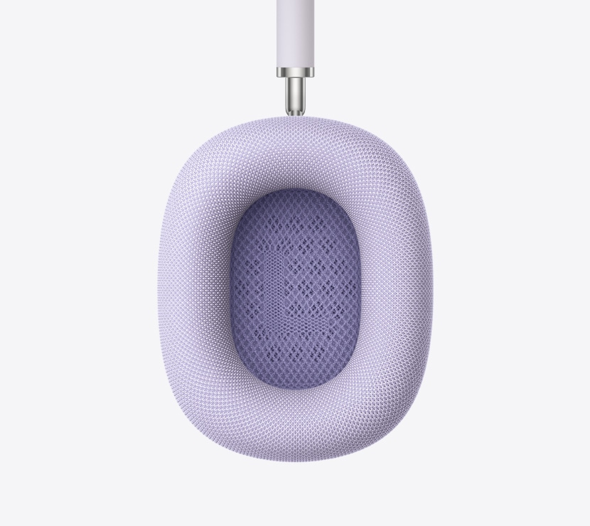 AirPods Max putu spilventiņa tuvplāns.