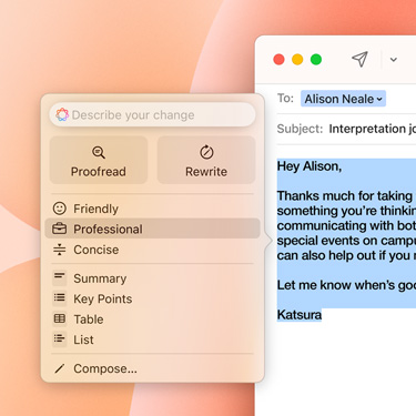 一封商務郵件顯示一則 Apple Intelligence 提示。